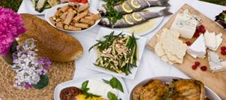 Fish and chicken meat are cross-reactive Fish and chicken meat are cross-reactive