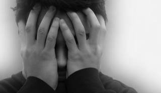 The risk of developing a newly diagnosed depressive disorder persisted for more than 5 years following the AS diagnosis