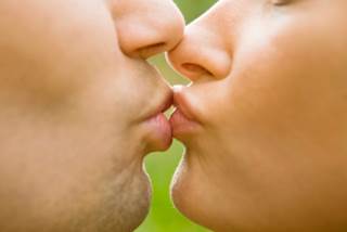 Kiss and Make Microbiota? Kiss and Make Microbiota?