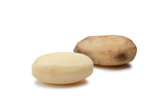 Innate potato (left) next to conventional potato (right) 30 minutes after peeling Innate potato (left) next to conventional potato (right) 30 minutes after peeling