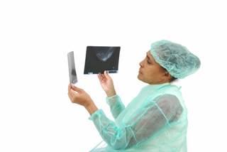 Preoperative MRI adds to accuracy of mammography in predicting disease extent Preoperative MRI adds to accuracy of mammography in predicting disease extent